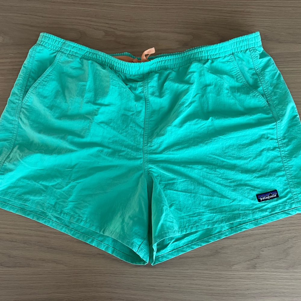 Patagonia woman’s baggies